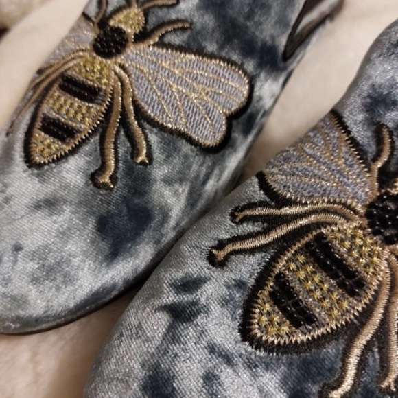 Steve Madden Blue Velvet Bee Embroidered Mule Loafers Size 8 - Picture 3 of 4